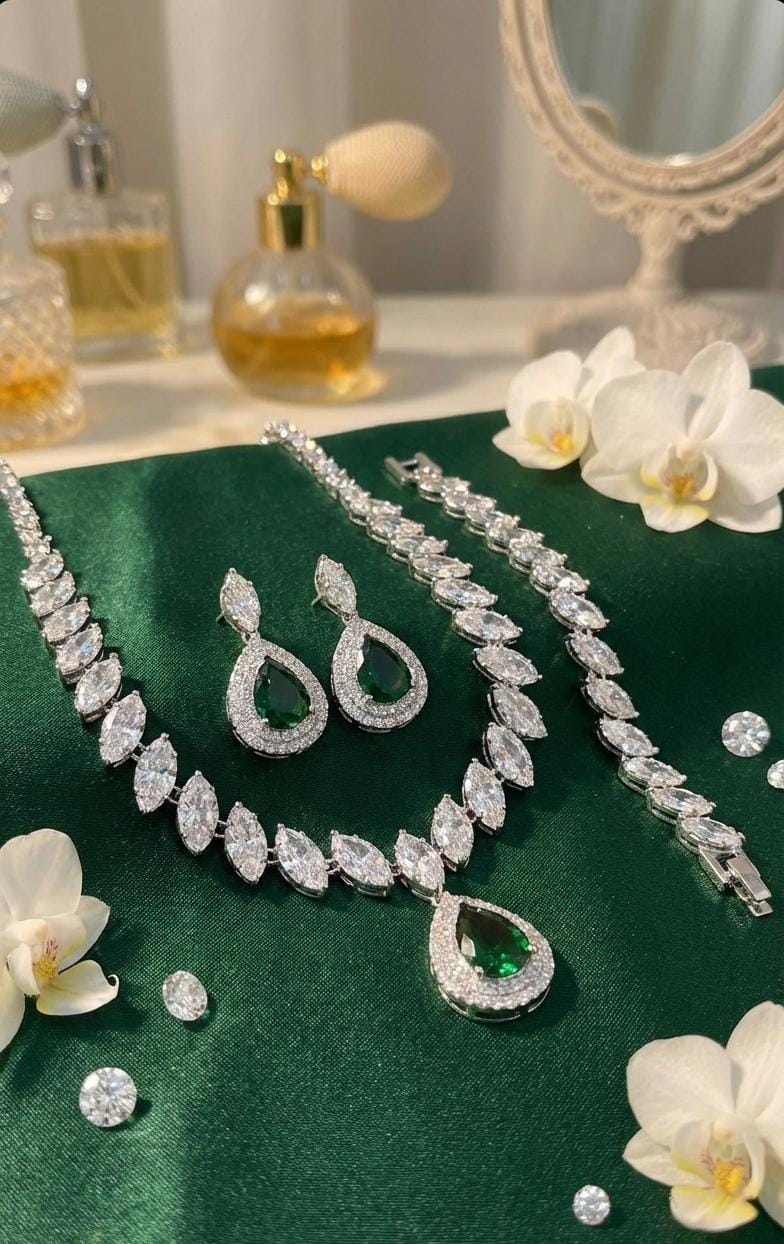Emerald Elegance Luxe Bridal Jewellery Set